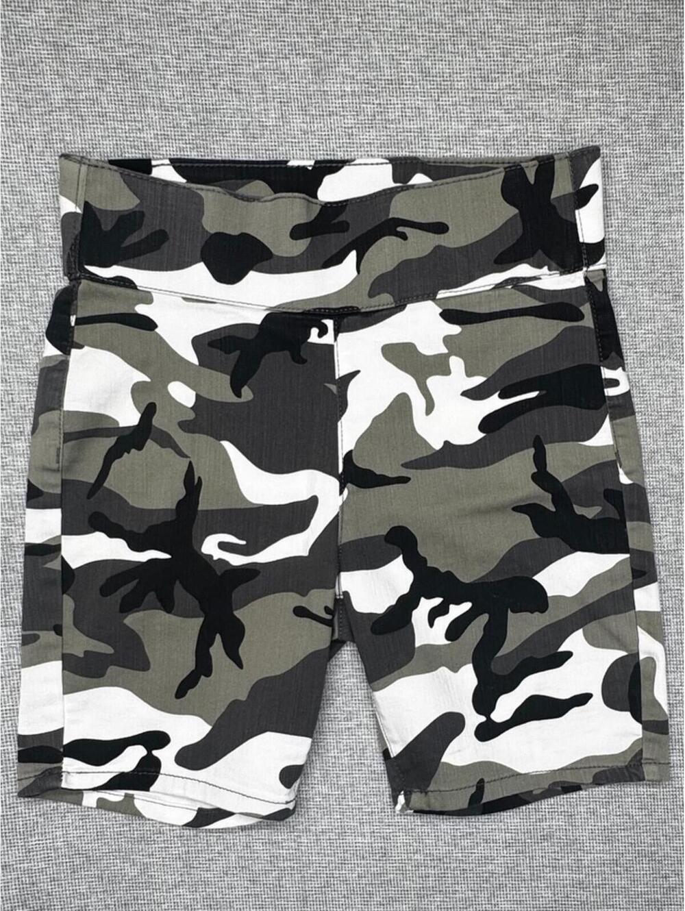 Almost Famous Camouflage High Rise Flat Front Bermuda Shorts Juniors Medium